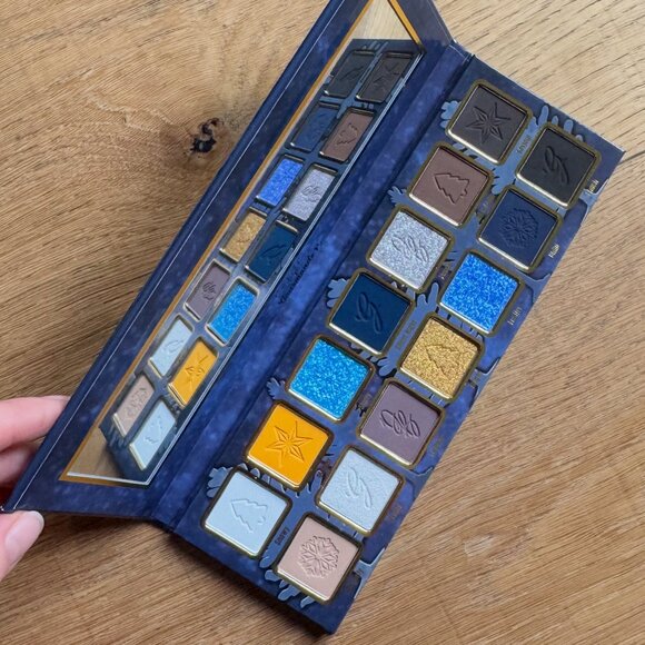 Gourmande Girls Silent Night eyeshadow palette - Picture 1 of 3